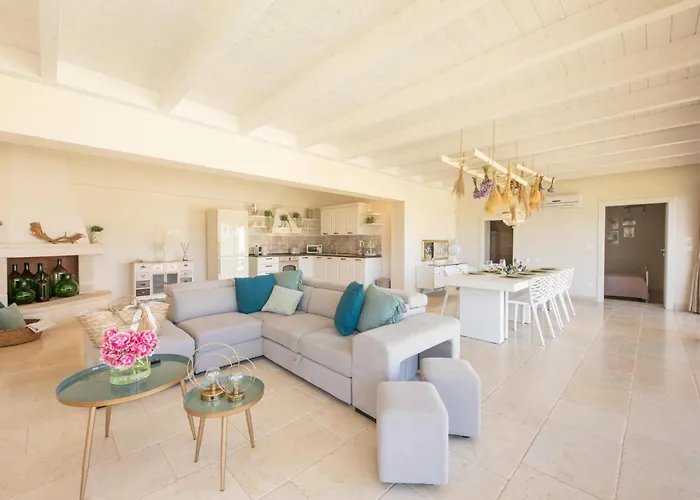 Calanthia Остуни